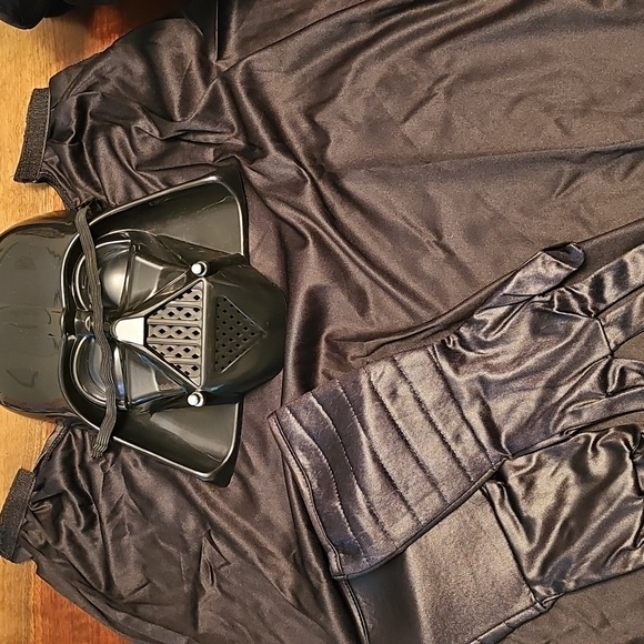 Star Wars Darth Vader Costume - Picture 2 of 3